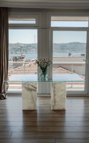 Beyaz Onyx Dore Yemek Masası